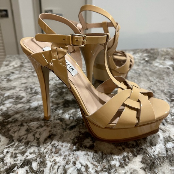 NWOT Nude/Tan Kismit Steve Madden Platform Heels Tribute Inspired size 7.5 - Picture 2 of 5